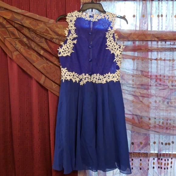 Formal dress - Picture 2 of 2